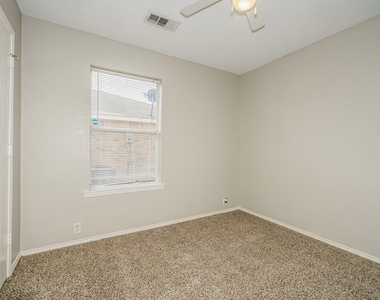 207 Prentice Drive - Photo Thumbnail 10