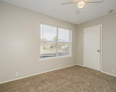 207 Prentice Drive - Photo Thumbnail 9