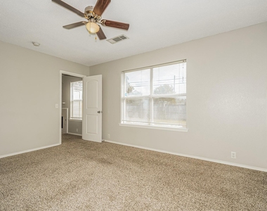 207 Prentice Drive - Photo Thumbnail 7