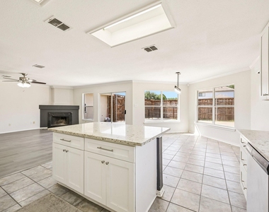 12000 Melrose Lane - Photo Thumbnail 16
