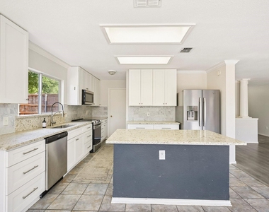 12000 Melrose Lane - Photo Thumbnail 15