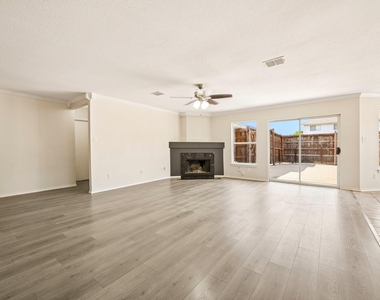 12000 Melrose Lane - Photo Thumbnail 7
