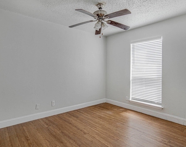 304 E Mitchell Street - Photo Thumbnail 13