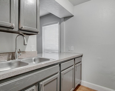 304 E Mitchell Street - Photo Thumbnail 12