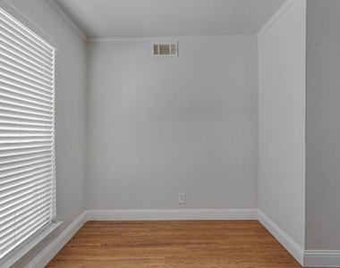 304 E Mitchell Street - Photo Thumbnail 14