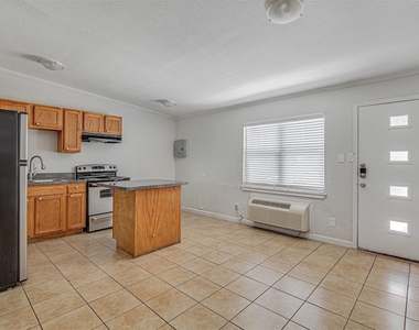 304 E Mitchell Street - Photo Thumbnail 5