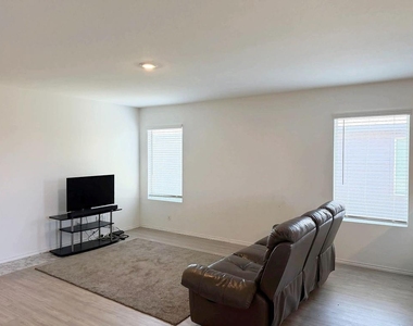 7855 Rutherford Lane - Photo Thumbnail 22