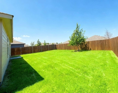 7855 Rutherford Lane - Photo Thumbnail 12