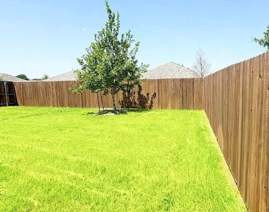 7855 Rutherford Lane - Photo Thumbnail 14