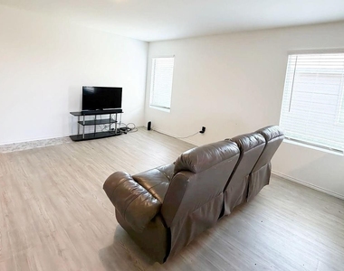 7855 Rutherford Lane - Photo Thumbnail 4