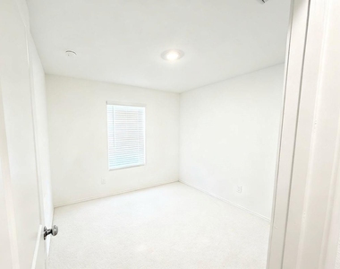 7855 Rutherford Lane - Photo Thumbnail 3