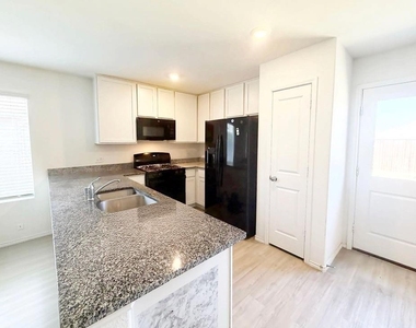 7855 Rutherford Lane - Photo Thumbnail 7