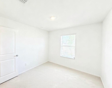 7855 Rutherford Lane - Photo Thumbnail 2