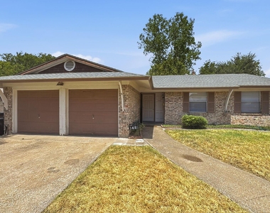 1421 Meadowcrest Drive - Photo Thumbnail 12
