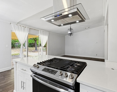 1421 Meadowcrest Drive - Photo Thumbnail 2