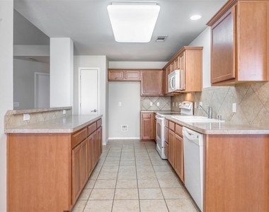 529 Quail Hollow Drive - Photo Thumbnail 16