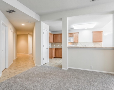 529 Quail Hollow Drive - Photo Thumbnail 11