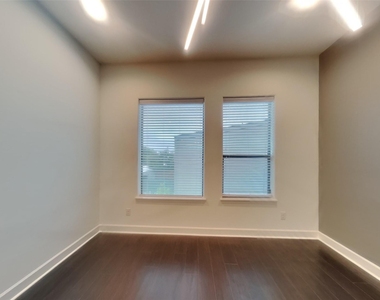 1625 Hickory Street - Photo Thumbnail 5
