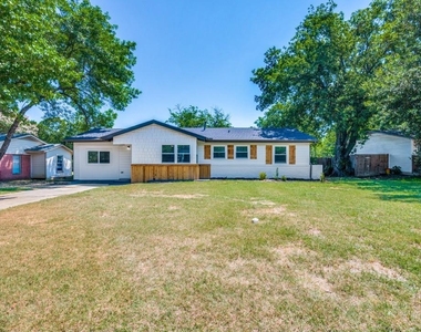 411 Hillcrest Street - Photo Thumbnail 1