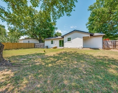 411 Hillcrest Street - Photo Thumbnail 23