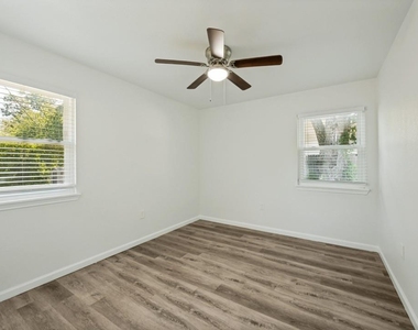 411 Hillcrest Street - Photo Thumbnail 21