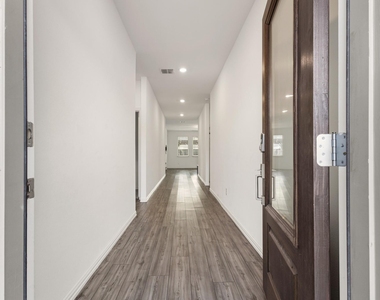 835 Sitwell Drive - Photo Thumbnail 2