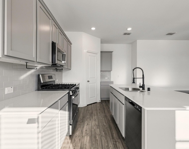 835 Sitwell Drive - Photo Thumbnail 12