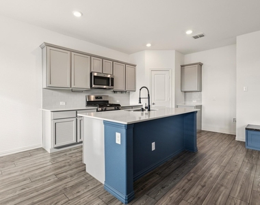 835 Sitwell Drive - Photo Thumbnail 9