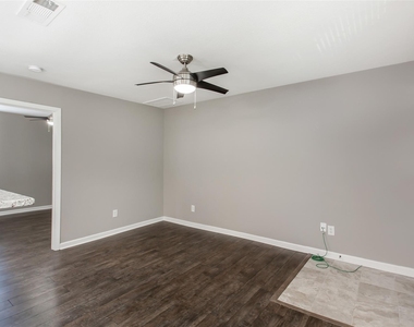 4319 Mckinney Avenue - Photo Thumbnail 3