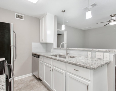 4319 Mckinney Avenue - Photo Thumbnail 7