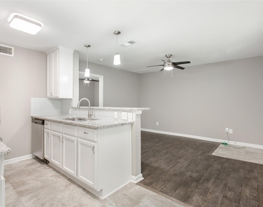 4319 Mckinney Avenue - Photo Thumbnail 5
