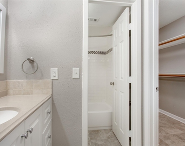 4319 Mckinney Avenue - Photo Thumbnail 13