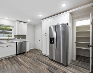 6234 Bandera Avenue - Photo Thumbnail 10