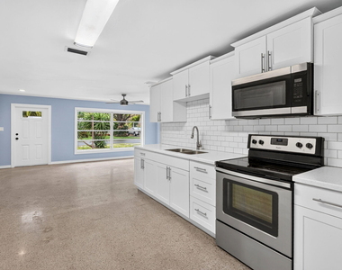 820 Se 13th Street - Photo Thumbnail 9
