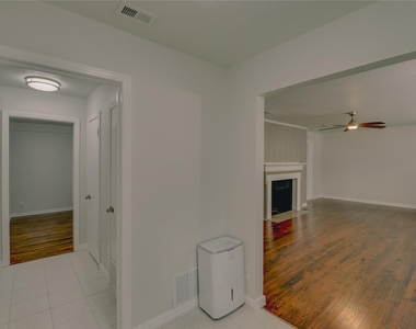 1100 Wade Hampton Street - Photo Thumbnail 4