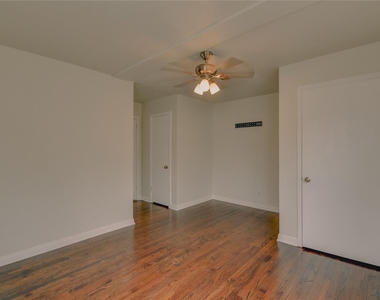 1100 Wade Hampton Street - Photo Thumbnail 24