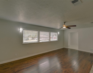 1100 Wade Hampton Street - Photo Thumbnail 6