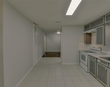 1100 Wade Hampton Street - Photo Thumbnail 14