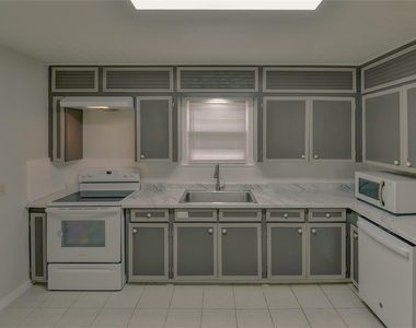 1100 Wade Hampton Street - Photo Thumbnail 11