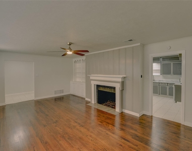 1100 Wade Hampton Street - Photo Thumbnail 8