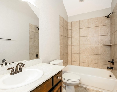 1108 Colonial Drive - Photo Thumbnail 11