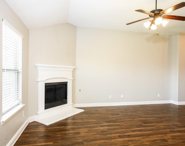1108 Colonial Drive - Photo Thumbnail 3