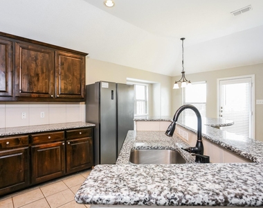 1108 Colonial Drive - Photo Thumbnail 7
