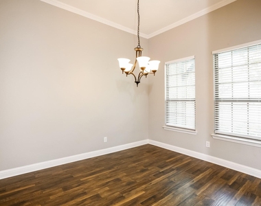 1108 Colonial Drive - Photo Thumbnail 5