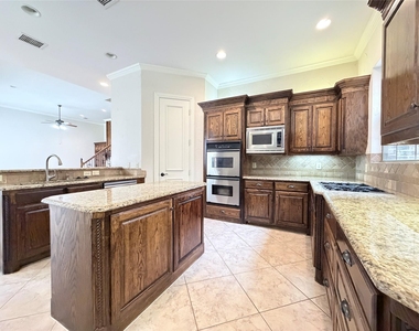 4419 Donegal Drive - Photo Thumbnail 12