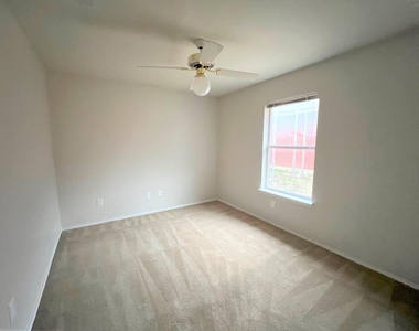 4720 Saint Thomas Place - Photo Thumbnail 7