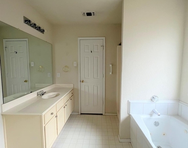 4720 Saint Thomas Place - Photo Thumbnail 14