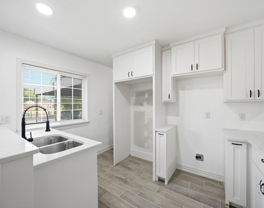 10124 Shayna Drive - Photo Thumbnail 18