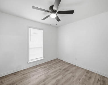 10124 Shayna Drive - Photo Thumbnail 12