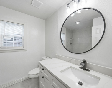 10124 Shayna Drive - Photo Thumbnail 14